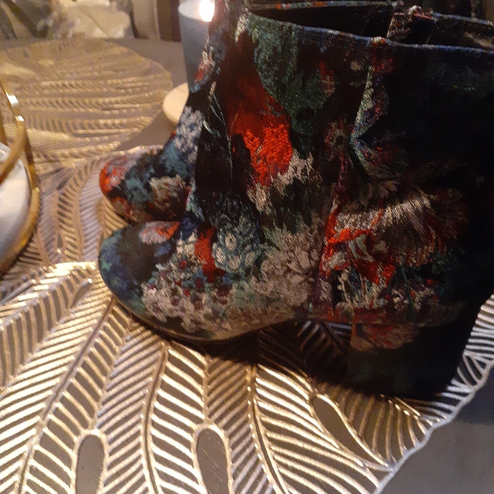 Boots - Picture 2 of 4